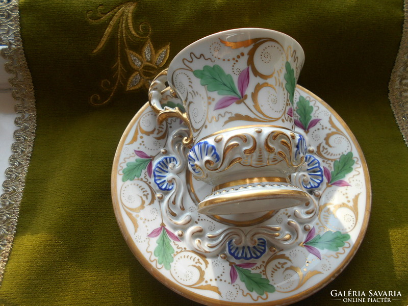 Large tea cup + base. Biedermeier with protruding decoration-hand painting