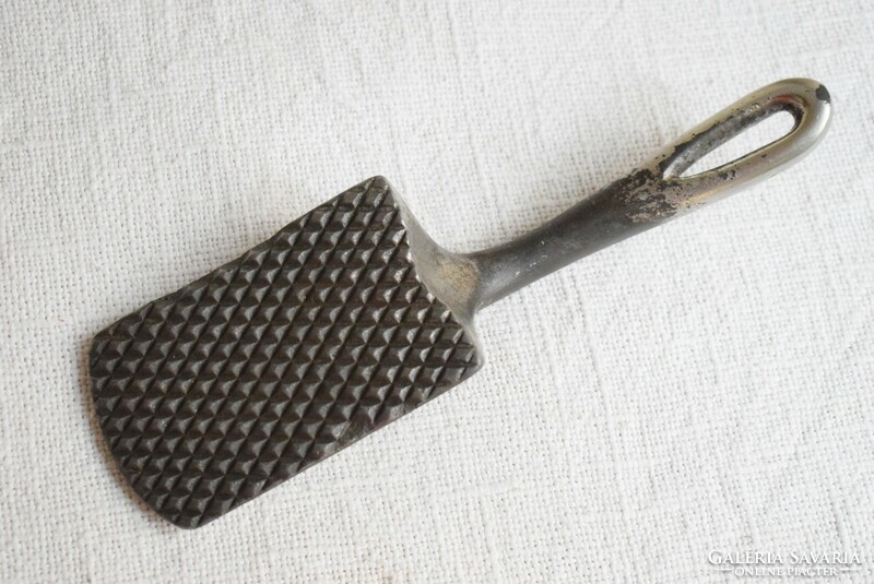 Meat grinder, old cast iron 706 grams 24x6.8x5.5 cm