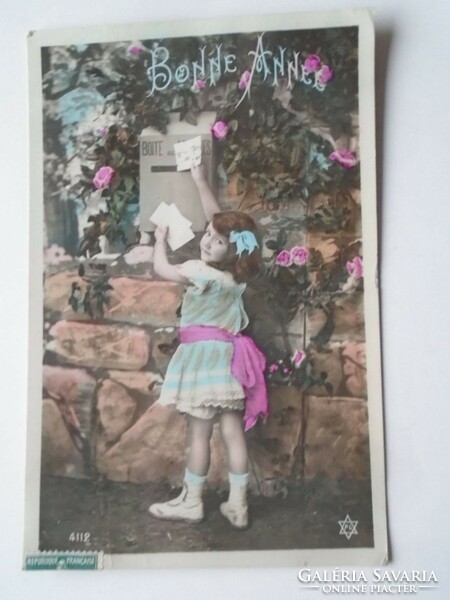 D201761  Levelet feladó kislány  1910k   régi képeslap