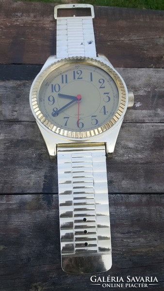 Retro wall clock wristwatch