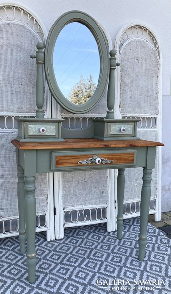 Vintage dressing table or dressing table