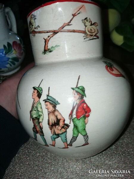 Old folk spout villeroy marked 67 in the condition shown in the pictures.