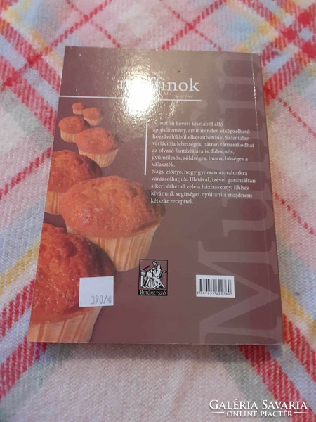 Muffin baking 2 recipe books in one