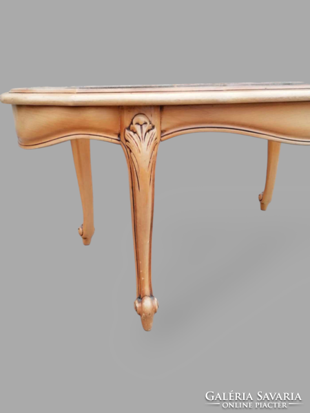 Neo-baroque coffee table