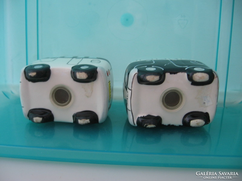 Pair of salt and pepper shakers in the shape of a Volkswagen hippy bus