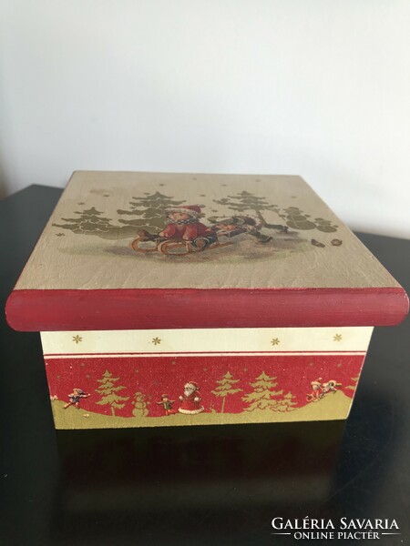 Nice little wooden box with a Christmas pattern, also a gift box (60)
