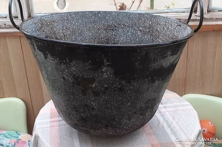 Approx. 35 Liter cauldron