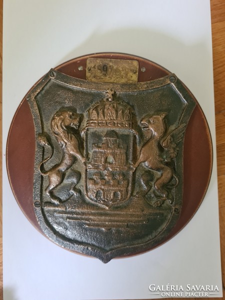 Budapest bronz címer