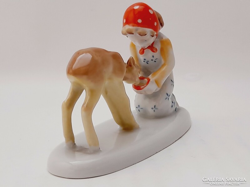 Metzler & Ortloff porcelán őzikét etető kislány, 9,5 cm