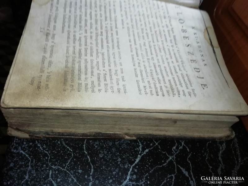 Szent Biblia 1804 Károli Gáspár    képeken látható állapotban van
