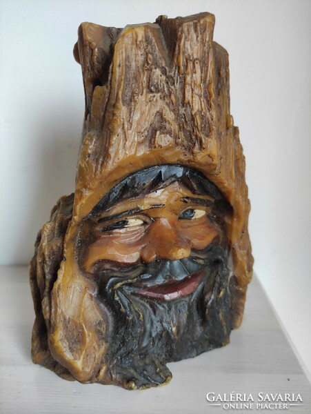 "A favágó portréja" fa faragásra emlékeztető nagyméretű figurális antik kézműves gyertya