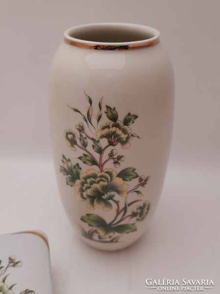 Horlóháza porcelain hydrangea pattern vase and bonbonnier, 2 in one