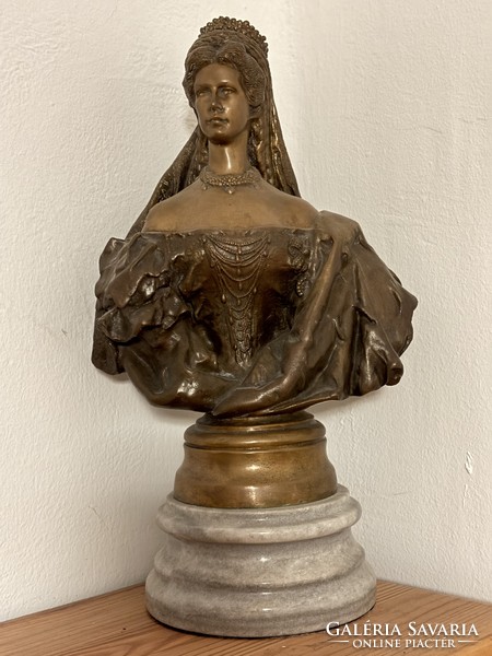 Zala György: Erzsébet királyné (Sissi) bronz mellszobra