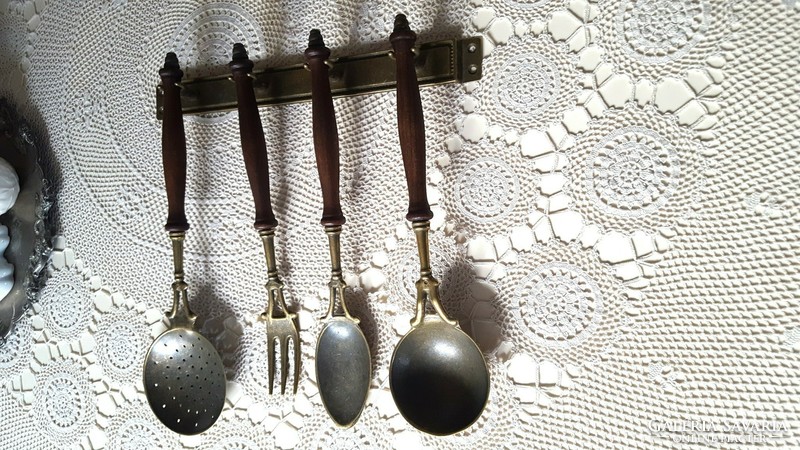 2 pcs. French, rustic serving set, made of copper, with wooden handle, wall hanging rail