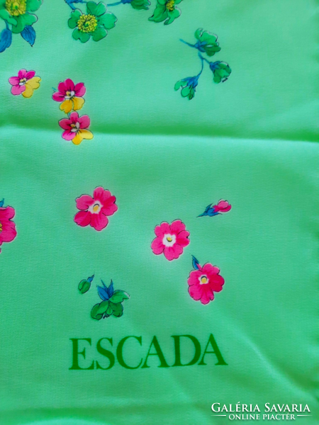 Gyönyörű női selyemkendő, ESCADA