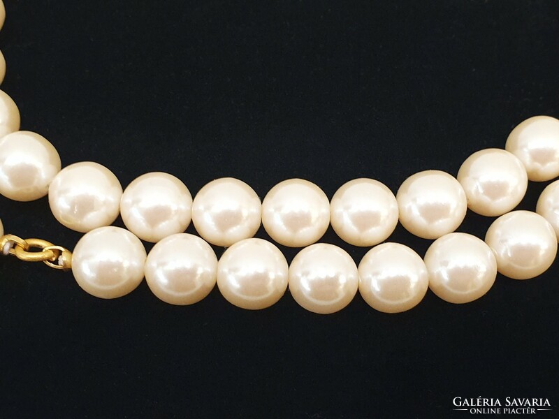 Original givenchy imitation pearl marked bijoux necklace.