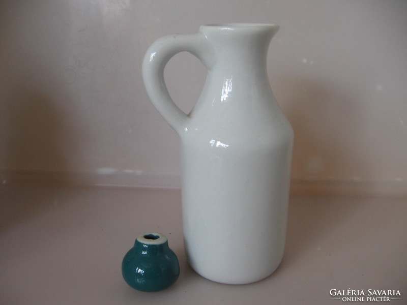 Vinegar jug, table spice holder