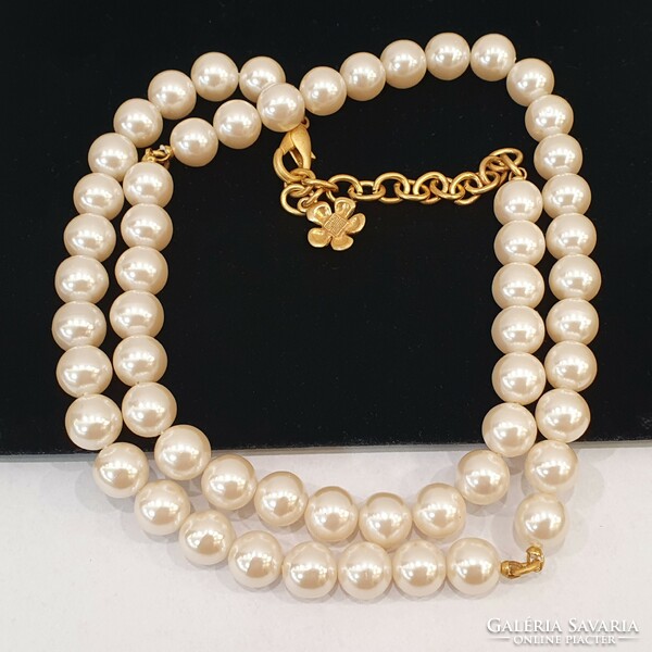 Original givenchy imitation pearl marked bijoux necklace.