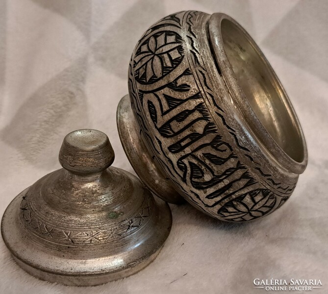 Arab ezüstszínű fém cukortartó, bonbonier (4591)