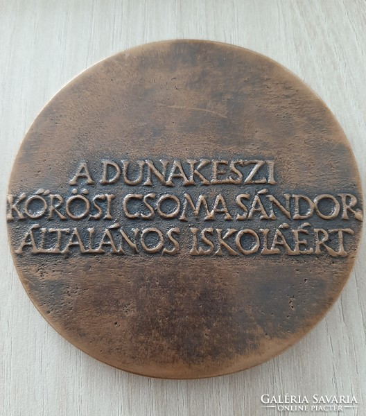 DUNAKESZI  Körösi Csoma Sándor Általános Iskoláért bronz emlék plakett  9 cm