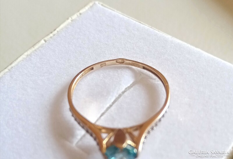14 carat very beautiful stone ring