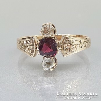 Antique gold ring with diamonds