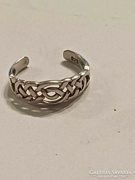 Adjustable size silver ring