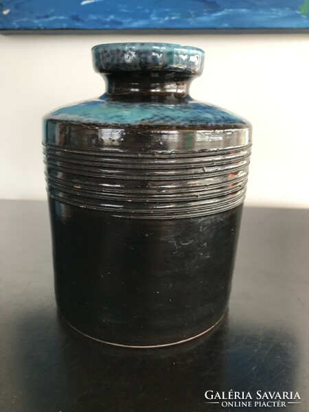 Ágnes Borsódi (?) : Small ceramic vase (60)