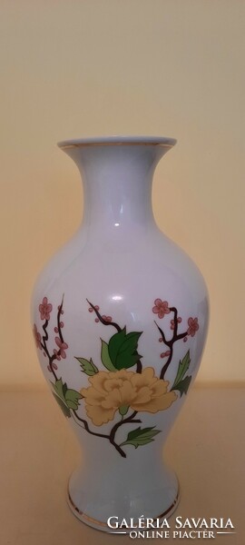 Eladó egy Hollóházi porcelán váza!Formaszáma 5020 30 cm magas