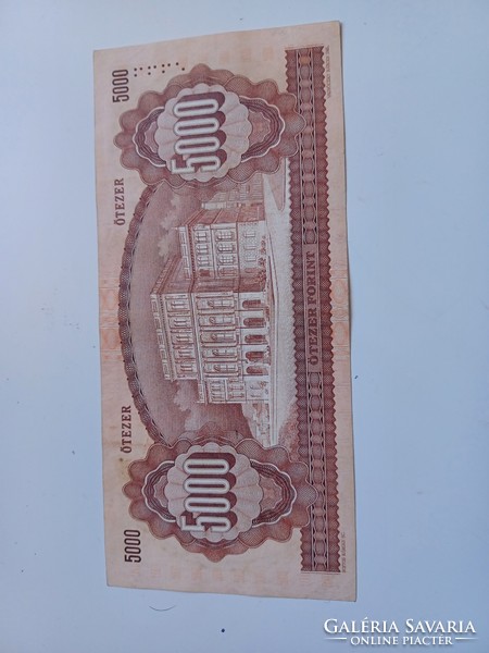 Aunc 1990 letter j, a rare 5000 HUF banknote suitable for a collection.