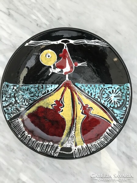 Applied art ceramic bowl marked m124