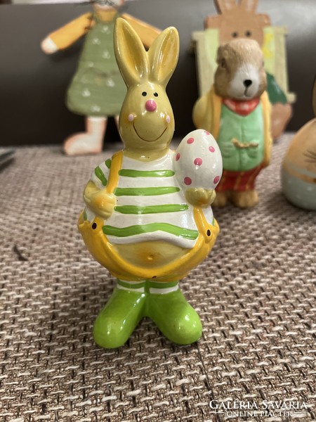 Easter figurines in perfect condition. Very nice pieces made of wood/ceramics