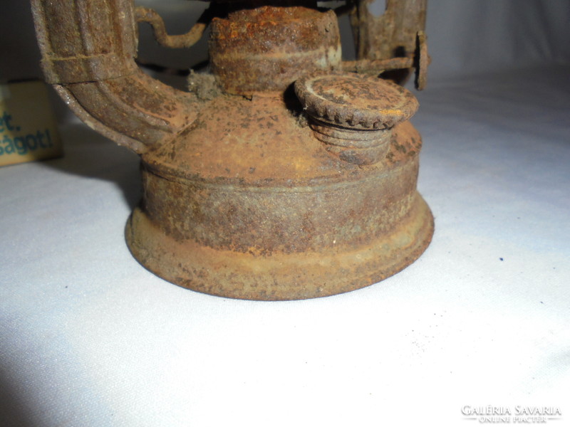 Antik petróleum lámpa, viharlámpa