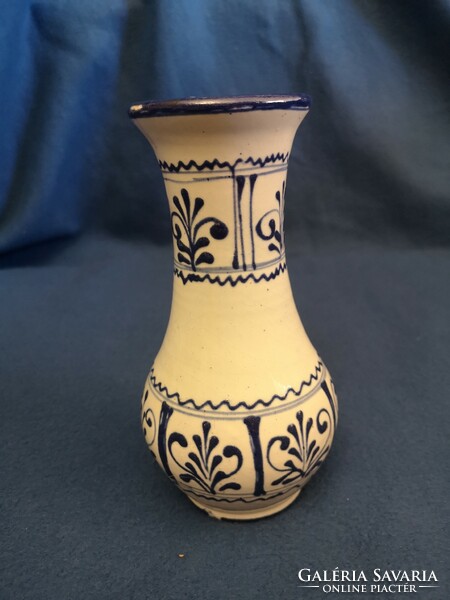 Ceramic vase decorated with traditional folk motifs, 18 cm