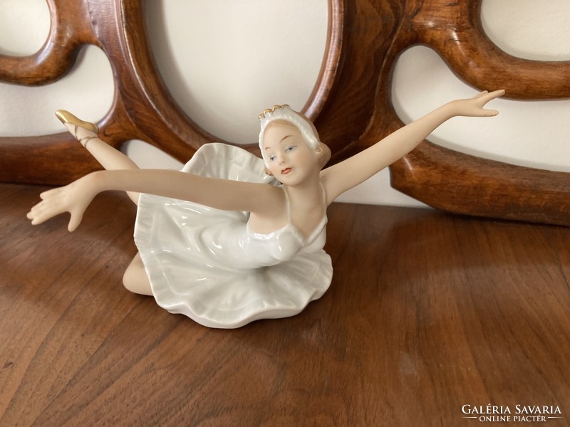 Wallendorf porcelain ballerina, dancer