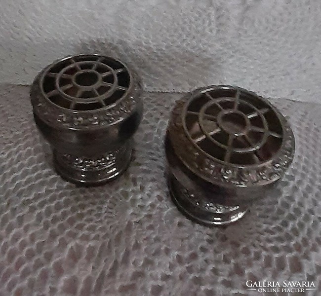 2 potpourri holders