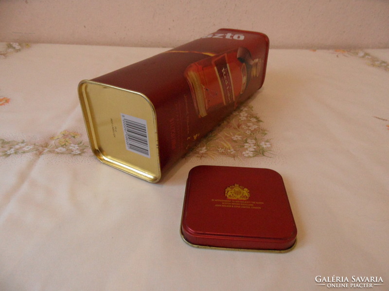 Johnnie walker metal gift box