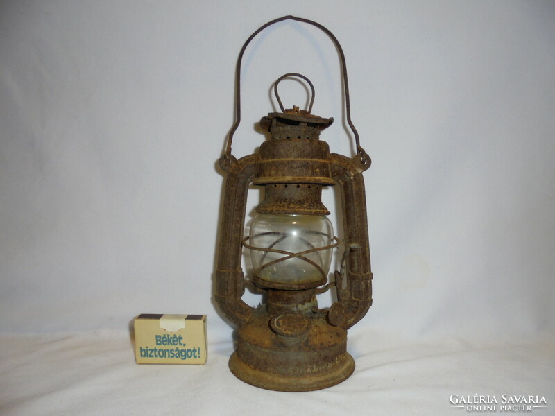 Antik petróleum lámpa, viharlámpa