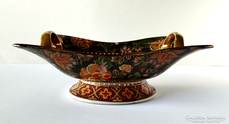 A curiosity! Beautiful Japanese royal satsuma porcelain centerpiece, seller