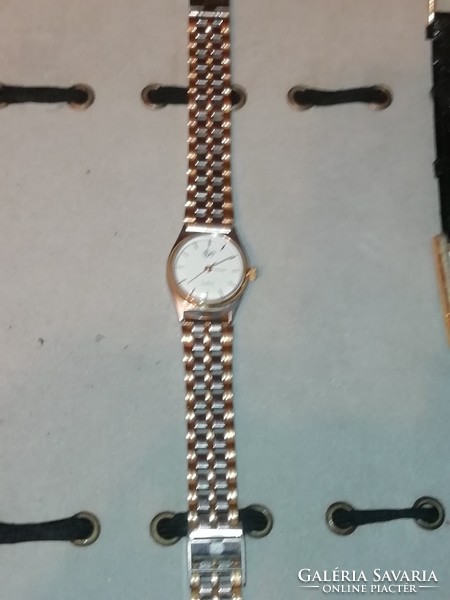 Women's watch is in the condition shown in the pictures