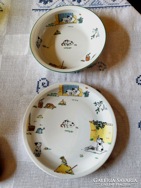 Pair of Alföldi porcelain children's plates. A very rare specimen!