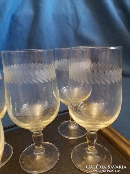 Set of 5 retro polished stemmed glass wine glasses