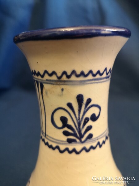 Regi népi motívumokkal díszített,  kerámia váza 18cm