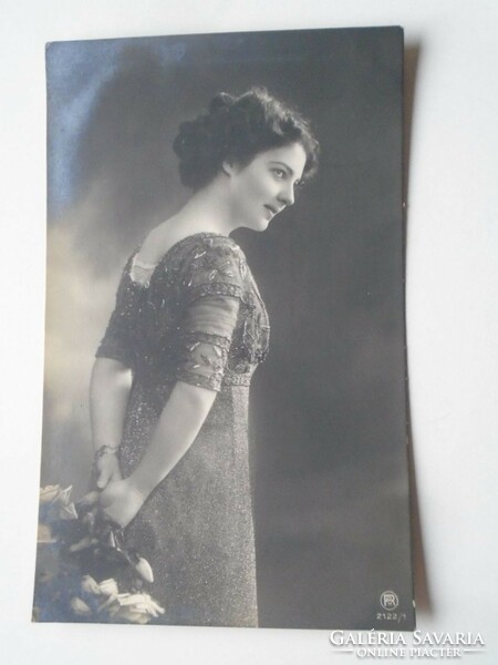 D201783 lady with flowers 1910k lemonnier paris