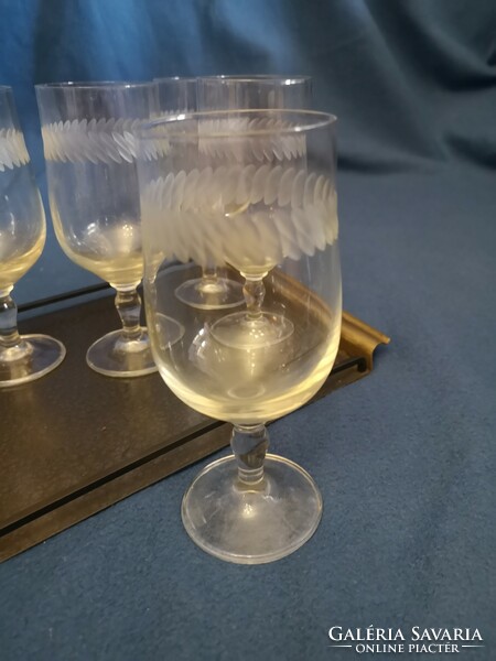 Set of 5 retro polished stemmed glass wine glasses