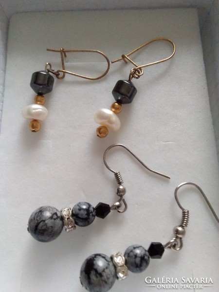 2 Pair of earrings with mineral stones and pearls