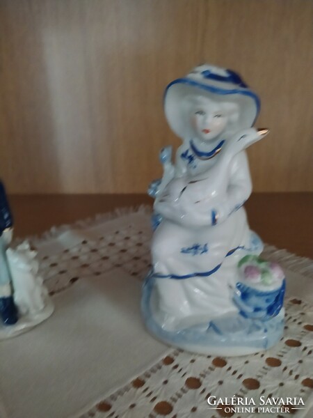 Német porcelán figura lány libával