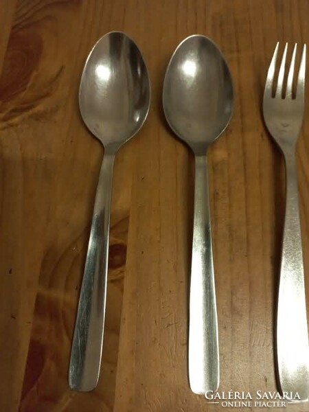 Stainless spoon 2 forks 3 smooth ones