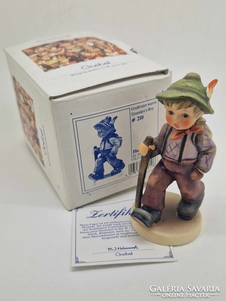 Hummel figura 562 TMK7 Nagypapa fia kiránduló kisfiú 11cm