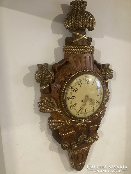 Carved quarter wall clock with half-baking mechanism